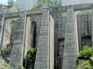 富山県：黒部ダムのケーブルクレーンの基礎