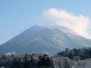 北海道：阿寒湖の雄阿寒岳