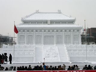 北海道：第54回さっぽろ雪まつりの故宮博物院 太和殿