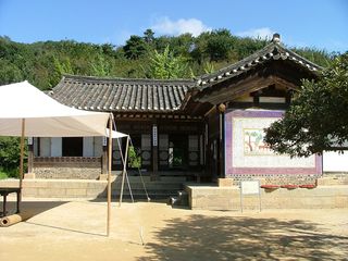 韓国：韓国民俗村の伝統婚礼式場