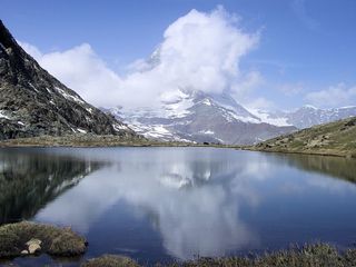 スイス：ゴルナーグラートのリッフェル湖