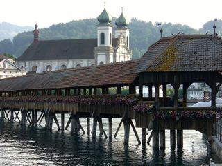 スイス：ルツェルンのカペル橋