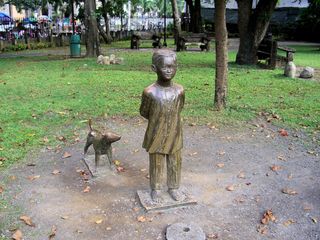 ラグナ州(Laguna)：リサール記念館(Rizal shrine calamba)のリサール少年像
