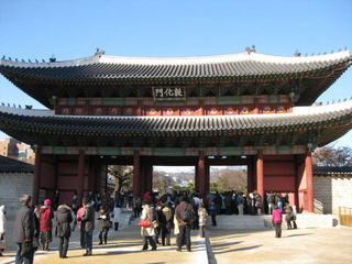 韓国：昌徳宮(チャンドックン)の敦化門(トンファムン)