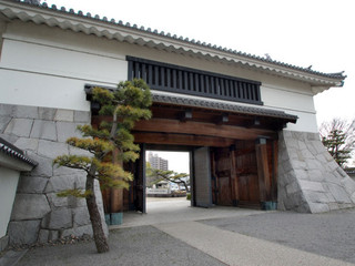 愛知県：岡崎城の大手門