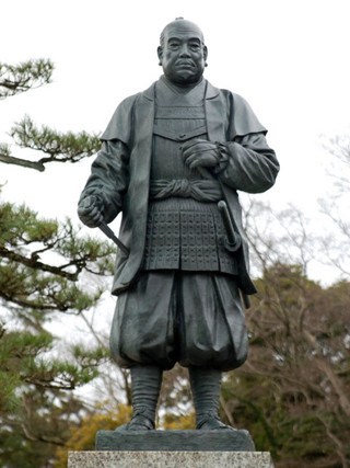 愛知県：岡崎城の徳川家康像