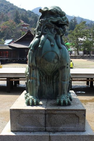 広島県：厳島神社の狛犬 阿形