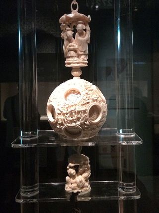 台湾：国立故宮博物院の彫象牙透花人物套球