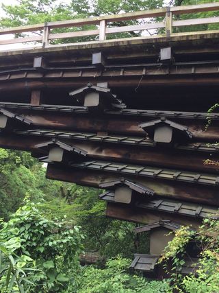 山梨県：猿橋の刎木